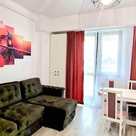Evelyn Modern Apartment Near Palas Iasi Ngoại thất bức ảnh