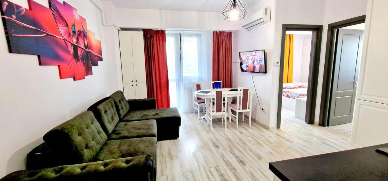 Evelyn Modern Apartment Near Palas Iasi Ngoại thất bức ảnh