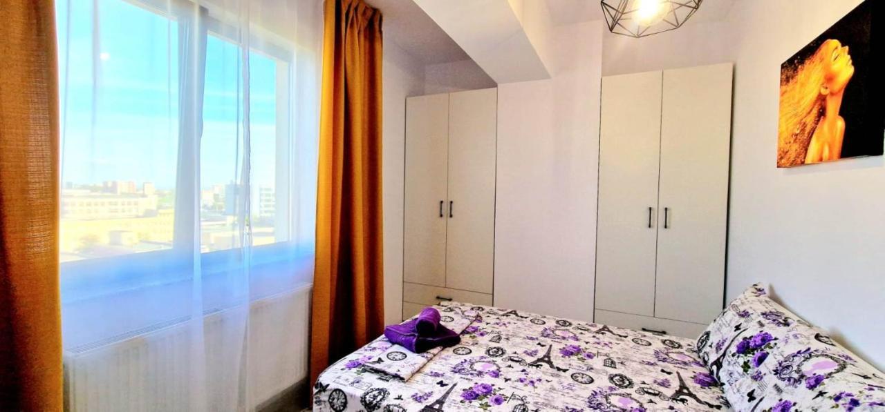 Evelyn Modern Apartment Near Palas Iasi Ngoại thất bức ảnh