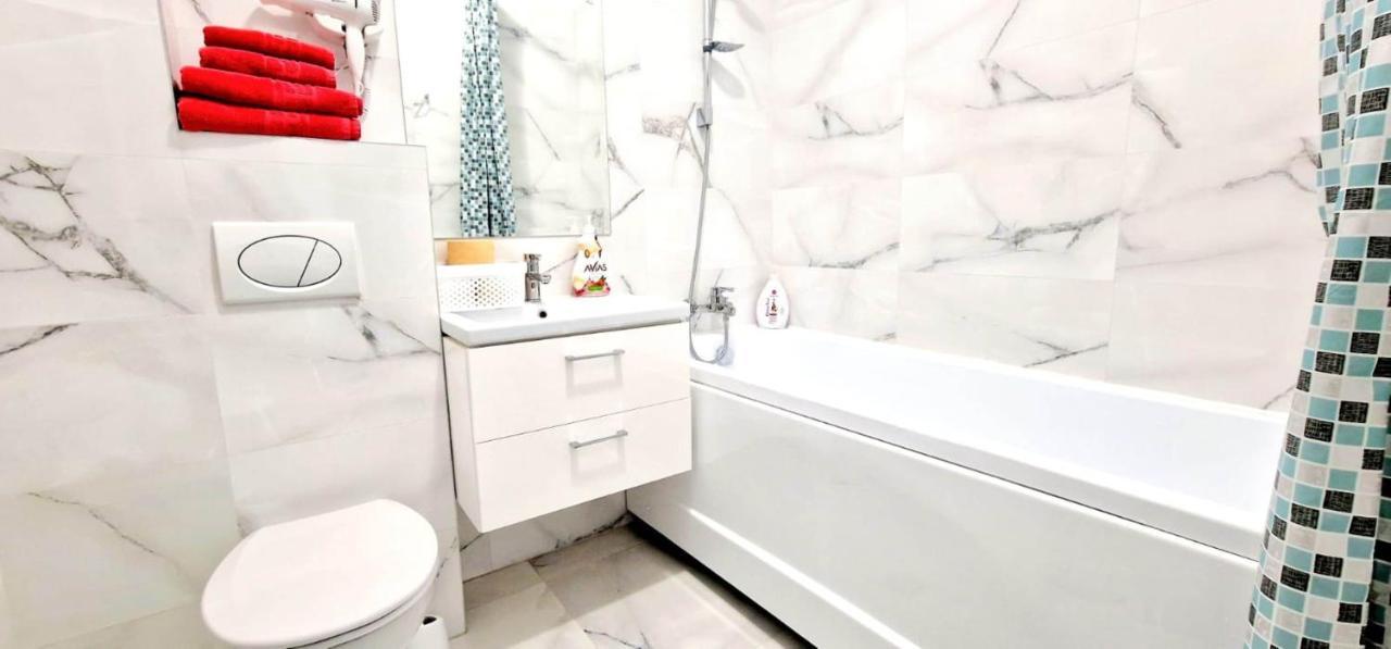 Evelyn Modern Apartment Near Palas Iasi Ngoại thất bức ảnh