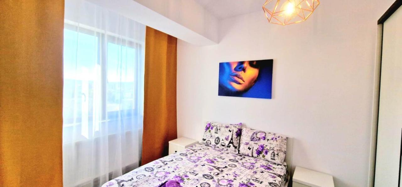 Evelyn Modern Apartment Near Palas Iasi Ngoại thất bức ảnh