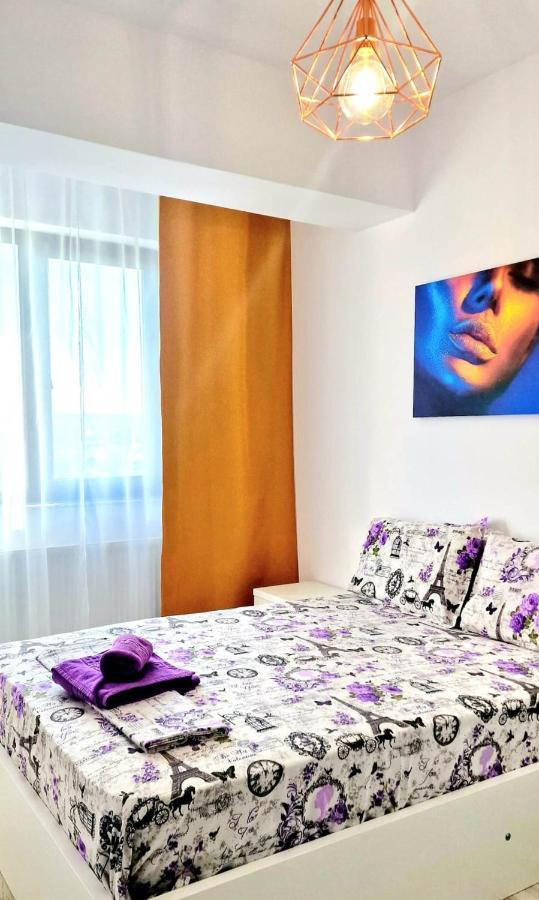 Evelyn Modern Apartment Near Palas Iasi Ngoại thất bức ảnh