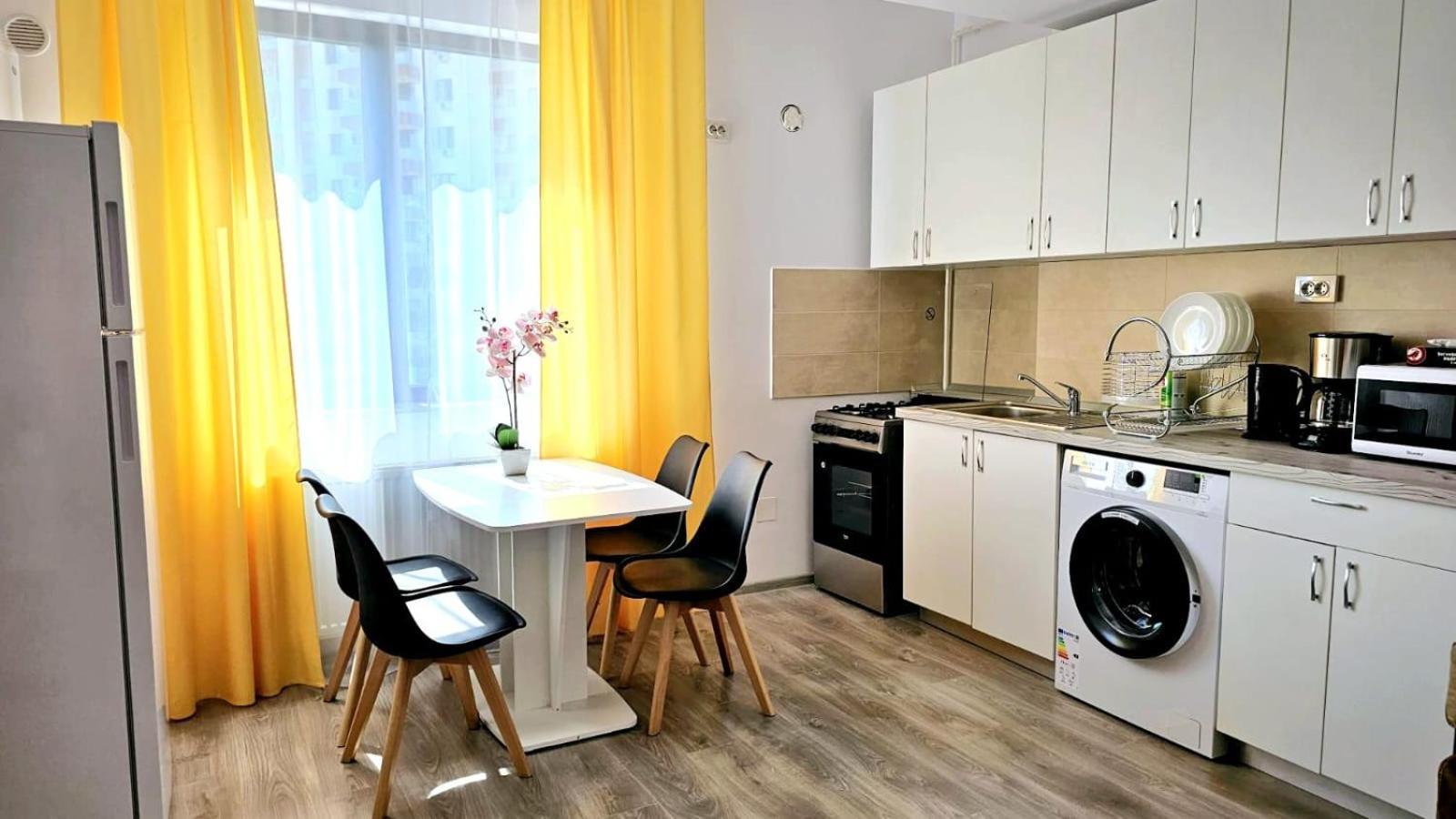 Evelyn Modern Apartment Near Palas Iasi Ngoại thất bức ảnh