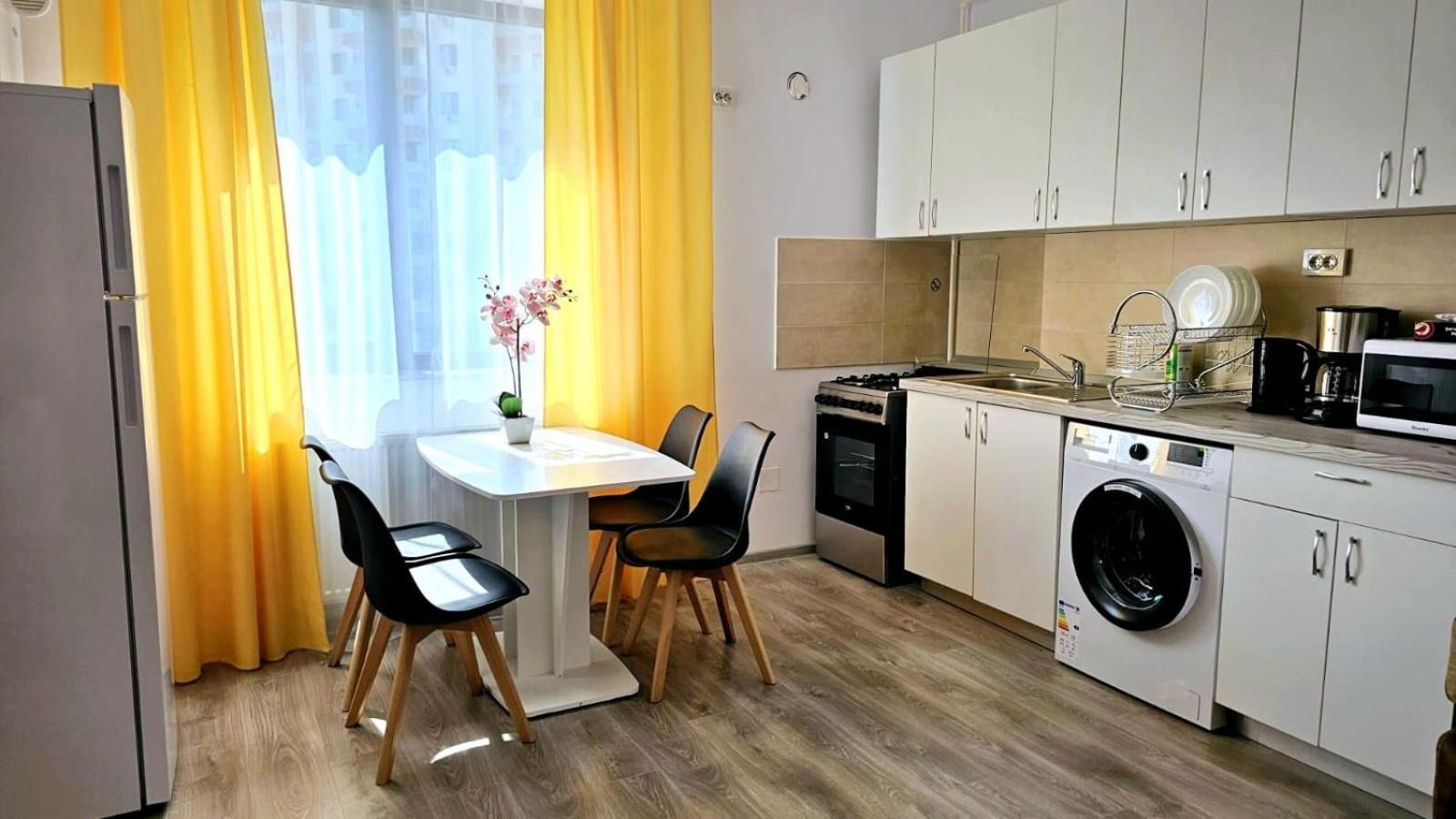 Evelyn Modern Apartment Near Palas Iasi Ngoại thất bức ảnh