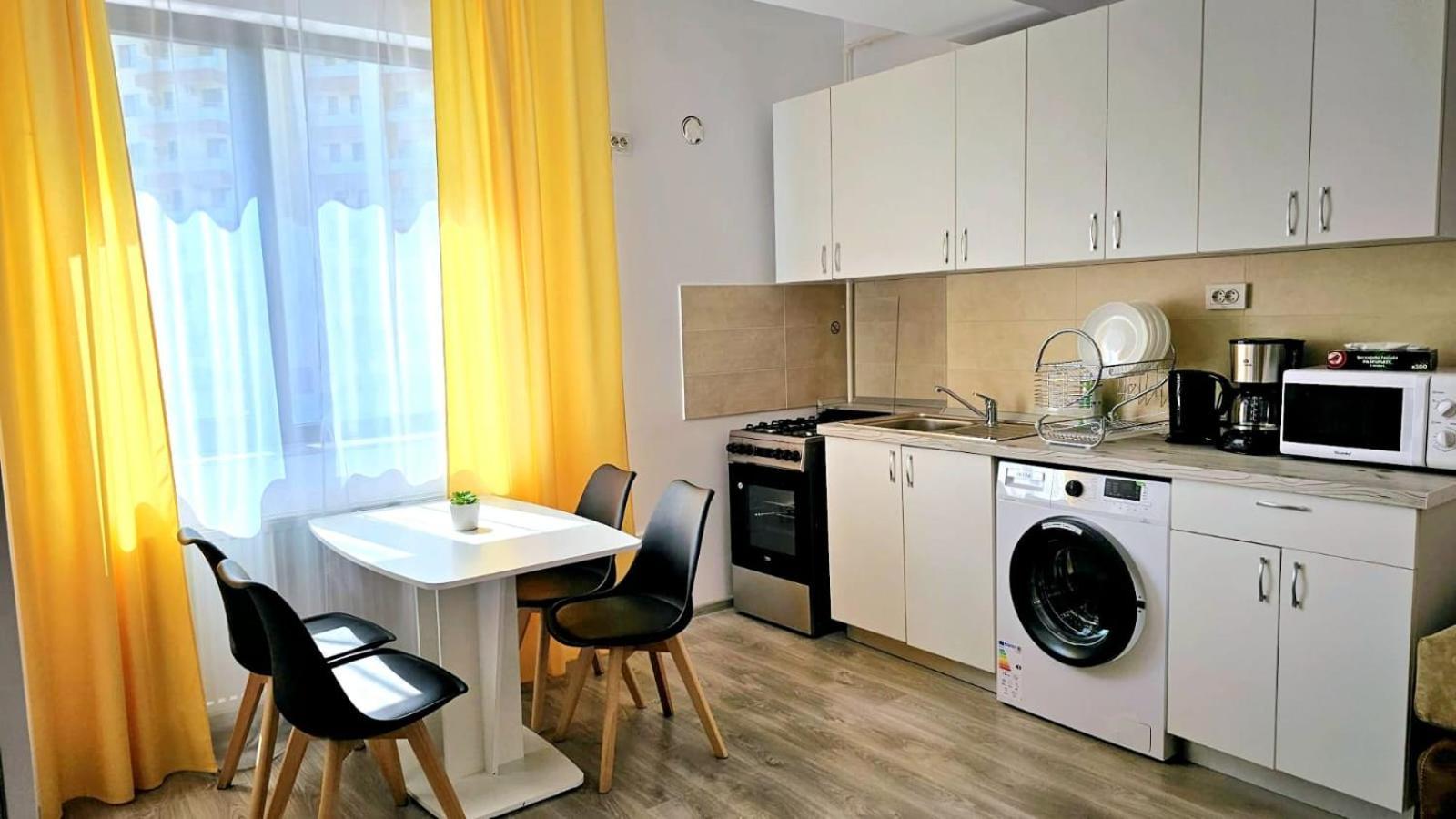 Evelyn Modern Apartment Near Palas Iasi Ngoại thất bức ảnh